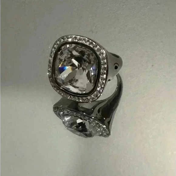 🇨🇦🆕 5th Avenue 
Women’s Rhodium Ring - Picture 3 of 15